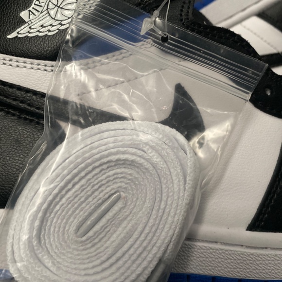 Jordan 1 OG High (Royal Toe) - Picture 4 of 4